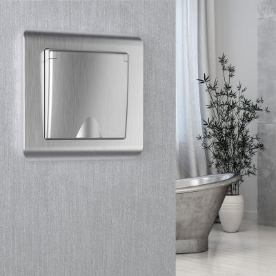 Фото Розетка с защитной крышкой Werkel W1171209 cеребряный рифленый