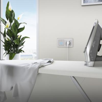Фото Умная Wi-Fi розетка Werkel W1171606 серебро