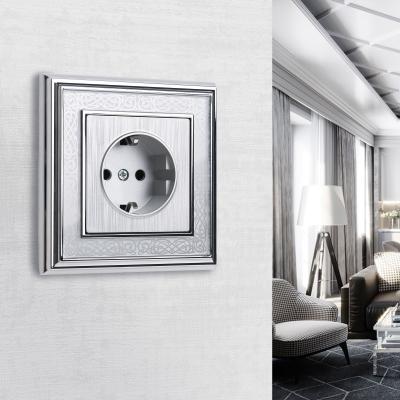 Фото Розетка с заземлением Werkel W1171109 cеребряный рифленый